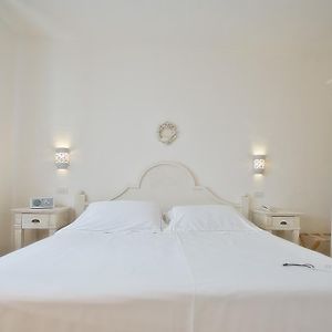 Deluxe Queen or Twin Room
